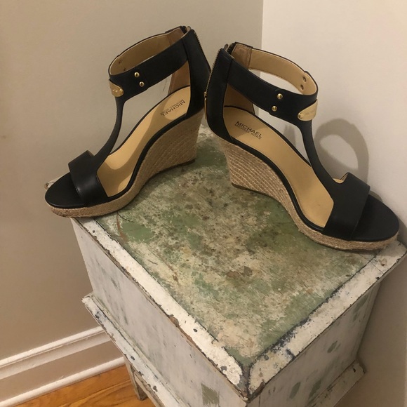 Black and gold wedges - Picture 3 of 7